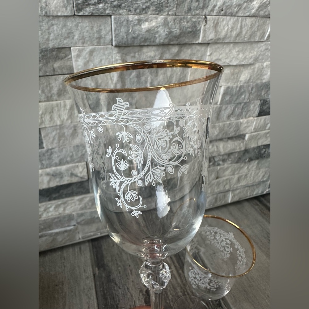 Vintage  Le Stella  Italy Etched  Floral Gold Trim   Wine Glasses  Set of Two - Picture 6 of 9